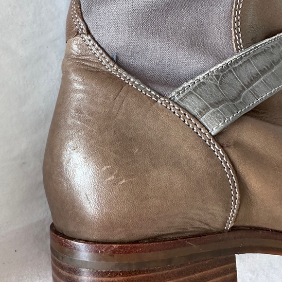 NIKE AIR WOMAN"S LEATHER AND STRETCH FABRIC BOOTS - Picture 7 of 15